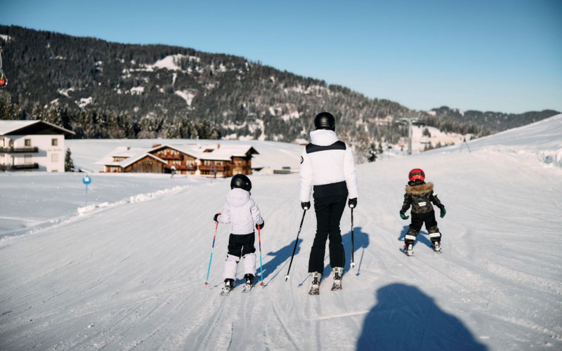 kinderen aan het skien